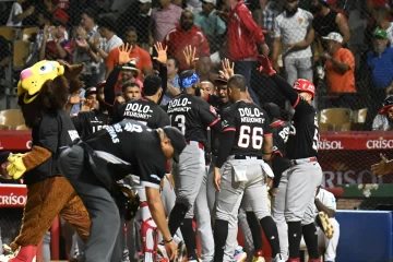 Leones rompen racha de ocho derrotas, reducen número mágico en cuatro