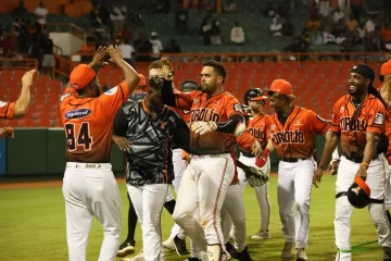 Francisco Peña da jonrón con bases llenas; Toros ganan tercero en línea al vencer a las Águilas