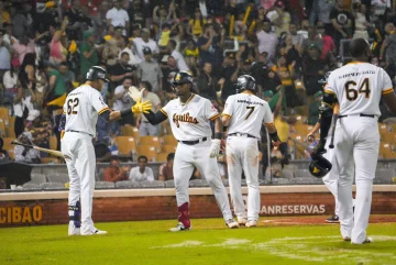 Las Águilas empatan en primero con las Estrellas al vencerlas 6-5