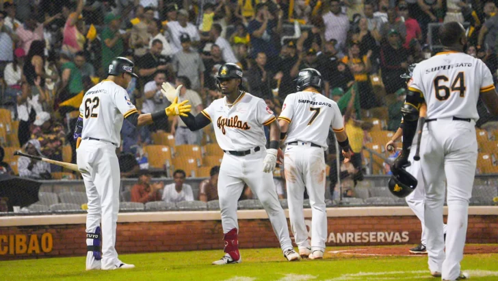 Las Águilas empatan en primero con las Estrellas al vencerlas 6-5