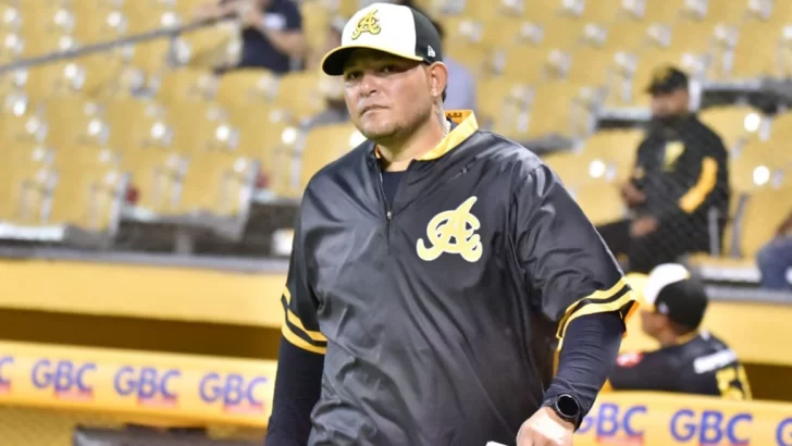 Yadier Molina, le pasa a Max Oliveras y está a un triunfo de empatar con Martín Dihigo