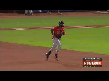 Se fue la bola ⚾️💥 ¡HOMERUN de Bryan de la Cruz que trae tres al plato para los Toros! 🐂🔥