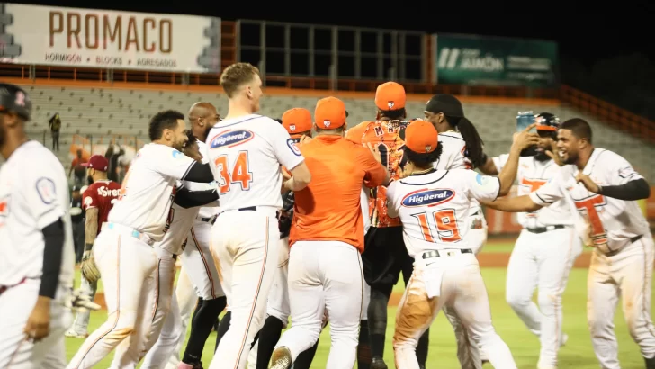 Los Toros vencen 3-2 a Gigantes para asumir el quinto puesto