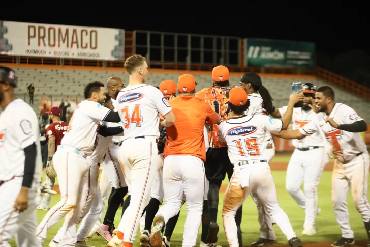 Los Toros vencen 3-2 a Gigantes para asumir el quinto puesto