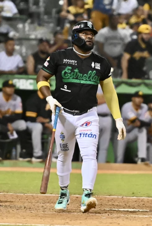 Almonte, y González protagonizan remontada de Estrellas que suben al segundo