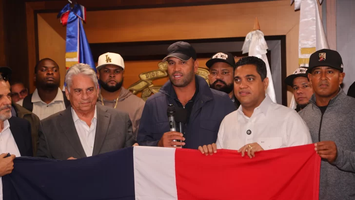 Escogido recibe bandera dominicana