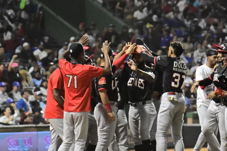 Leones cortan racha a Tigres y se acercan a uno