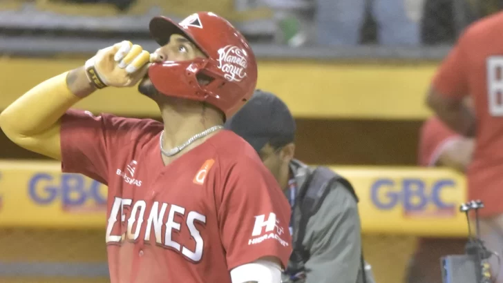 Leones sobreviven a rebelión y prevalecen solos en el segundo