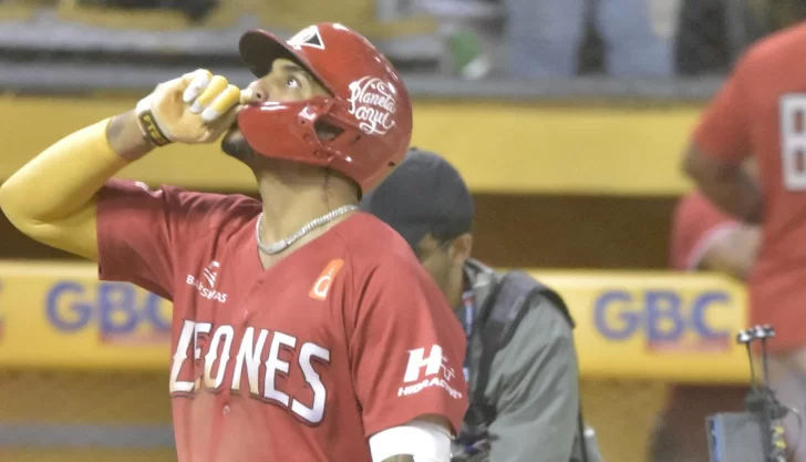 Leones sobreviven a rebelión y prevalecen solos en el segundo