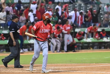 Leones suben al segundo guiados  Yamaico Navarro