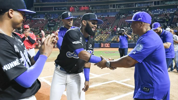 Licey reconoce a Ronnie Belliard en apertura de la final