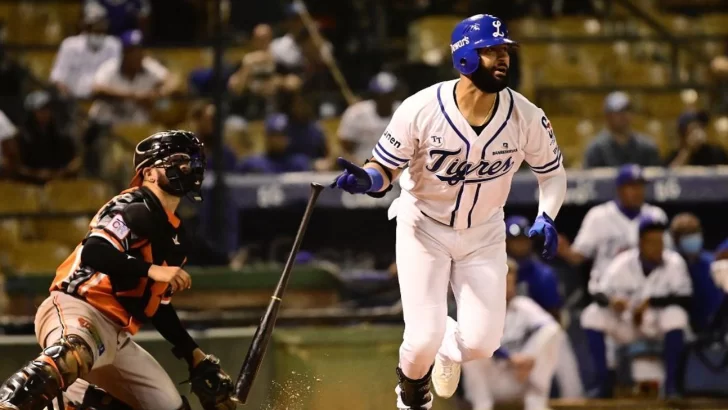 Gigantes del Cibao firman al jardinero Nomar Mazara