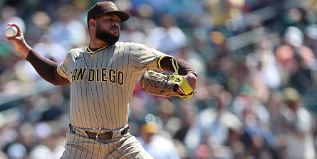 Randy Vásquez gana duelo 405 de dominicanos