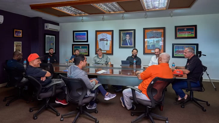 Omar Minaya se incorpora a oficinas de los Toros