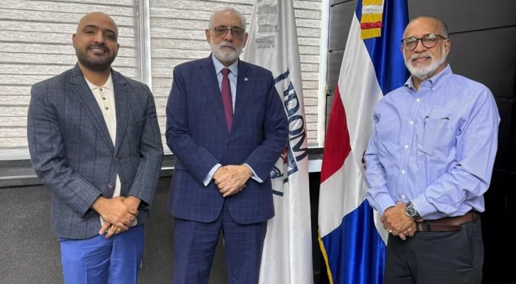 Vitelio Mejía recibe visita de directivos de la SDOT