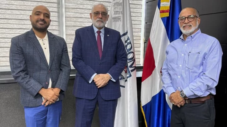 Vitelio Mejía recibe visita de directivos de la SDOT