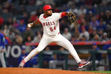 Héctor Neris se une a los Ángeles
