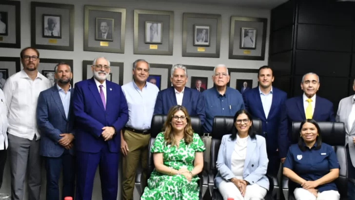 Equipos de LIDOM reeligen a unanimidad a Vitelio Mejía