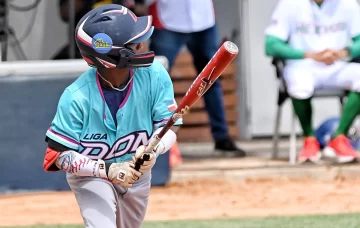 Anyelo Feliz la saca;  Geiffrel Arias   permite un hit y Dominicana va a playoffs