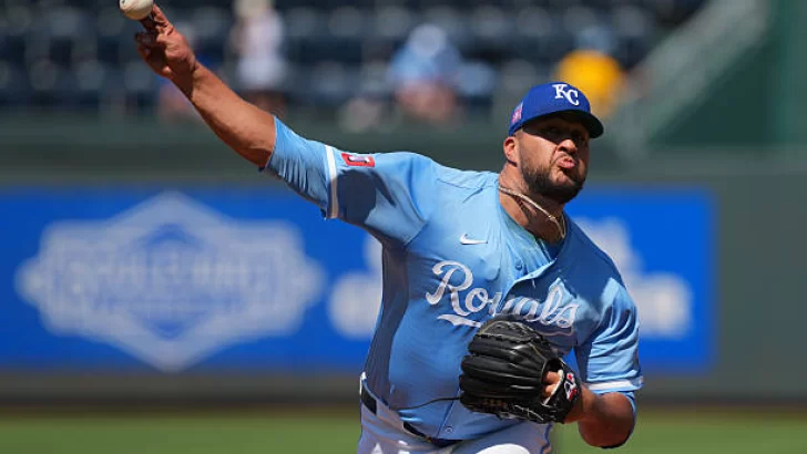 Carlos Estévez deja atrás a Doval, Neris y Feliz