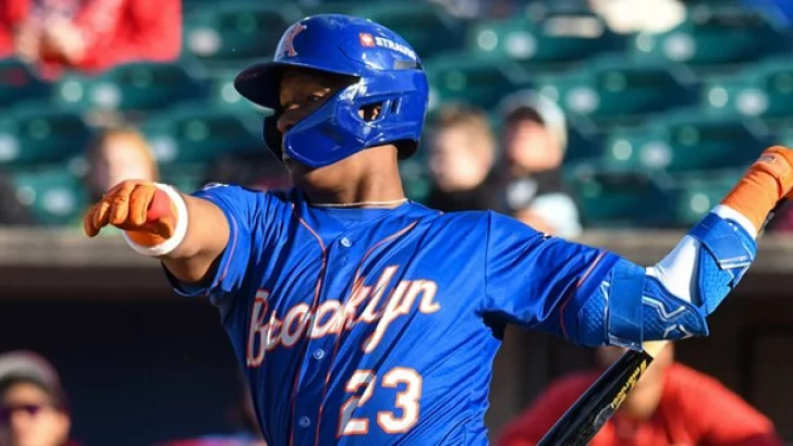 Jesús Báez, descubre que fue cambiado corriendo en  segunda base