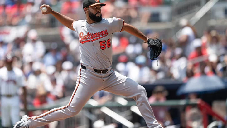 Seranthony Domínguez rescata juego 40