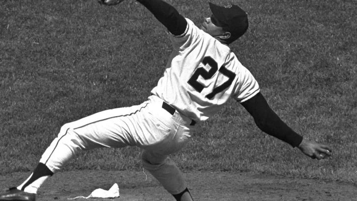 Hit de Lanier en la décima da victoria 100 de Juan, 4-3