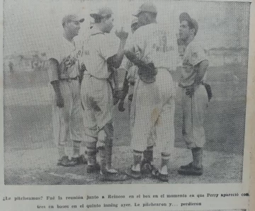 10.reunion-en-el-monticulo-antes-de-lanzarle-a-alonzo-perry-quinto-juego-728x603