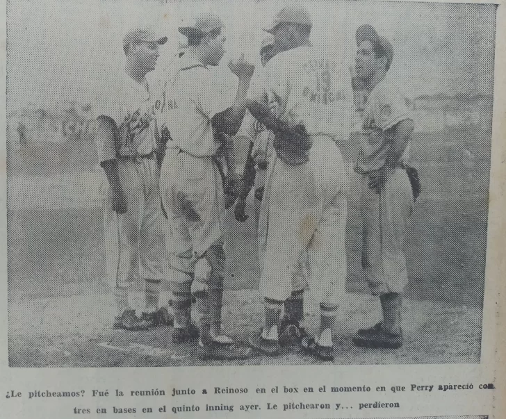 10.reunion-en-el-monticulo-antes-de-lanzarle-a-alonzo-perry-quinto-juego-728x603