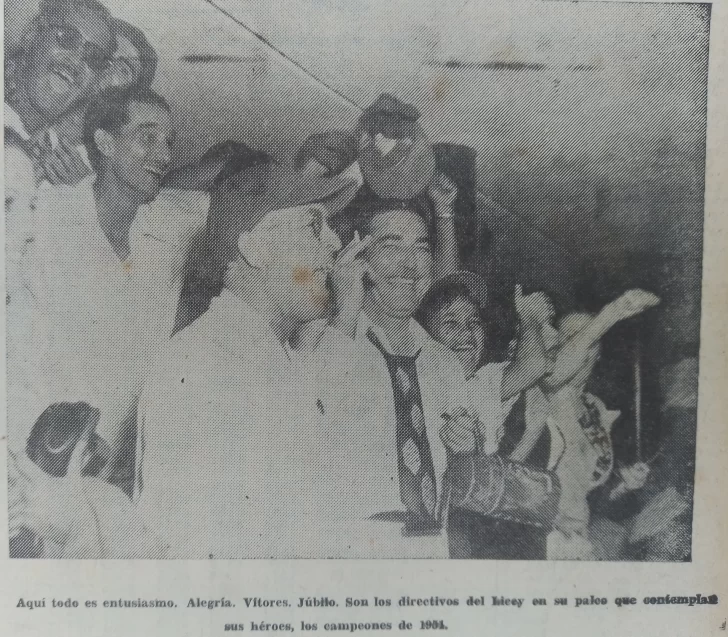 15.directivos-del-licey-festejan-quinto-juego-728x637