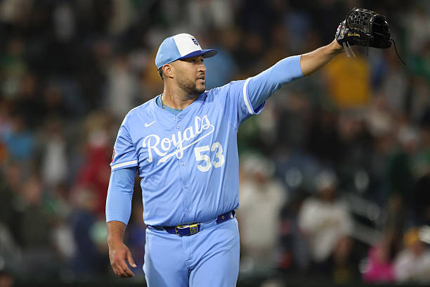 Estévez hace historia con los Reales al coronarse líder