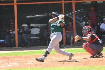 Receptor colombiano Carlos Martínez regresa Receptor colombiano Carlos Martínez regresa