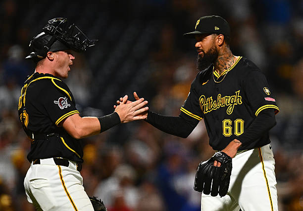 Dennis Santana consigue su 13.º salvamento