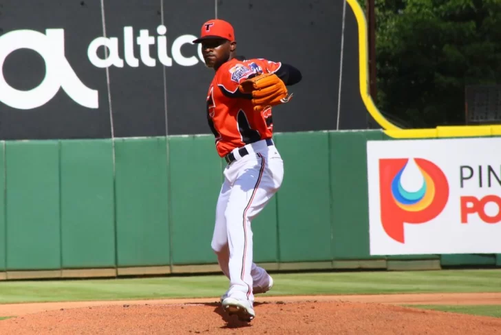 Leones reciben en cambio a pitchers Germán y Reyes