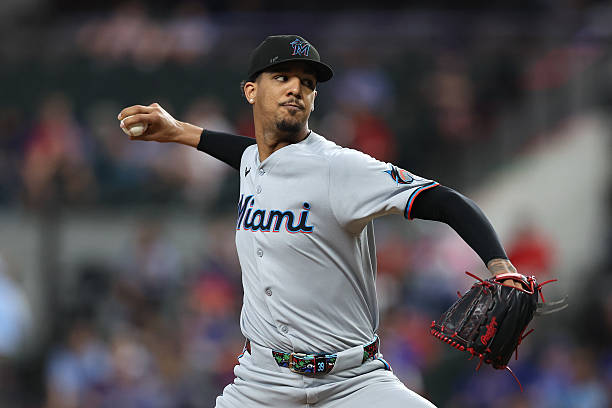 Eury Pérez abanicó a nueve en una salida corta