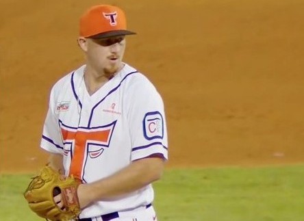 Contratan por segundo año a Joe Corbett