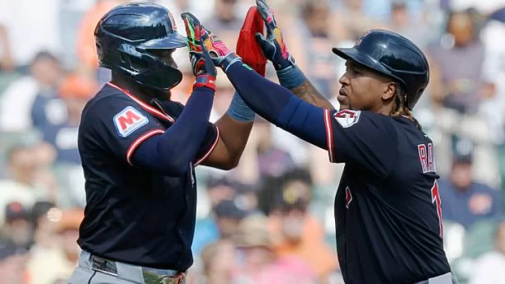 José Ramírez a dos de los jonrones de Carlos Peña