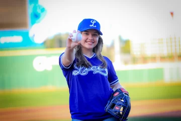 Presentan su nueva madrina