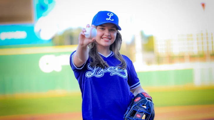 Presentan su nueva madrina