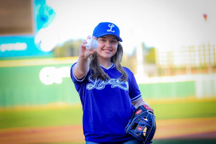 Presentan su nueva madrina