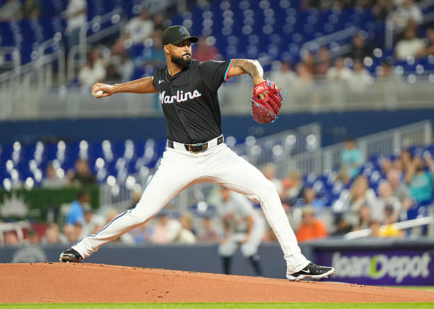 Sandy Alcántara se recupera para su novena victoria