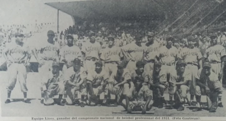 licey-posa-para-una-foto-5to-juego-728x392