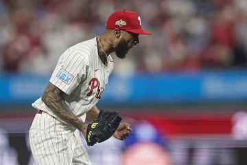 Cristopher Sánchez 8 K; Luis Gil pierde  