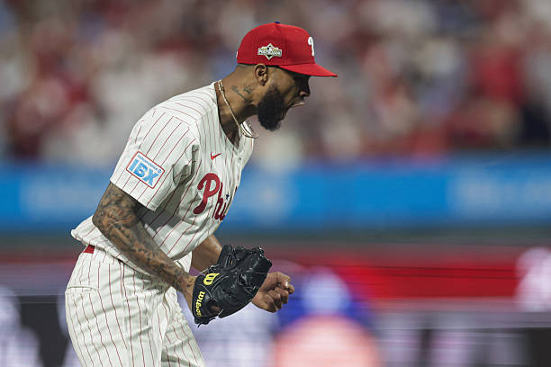 Cristopher Sánchez 8 K; Luis Gil pierde  