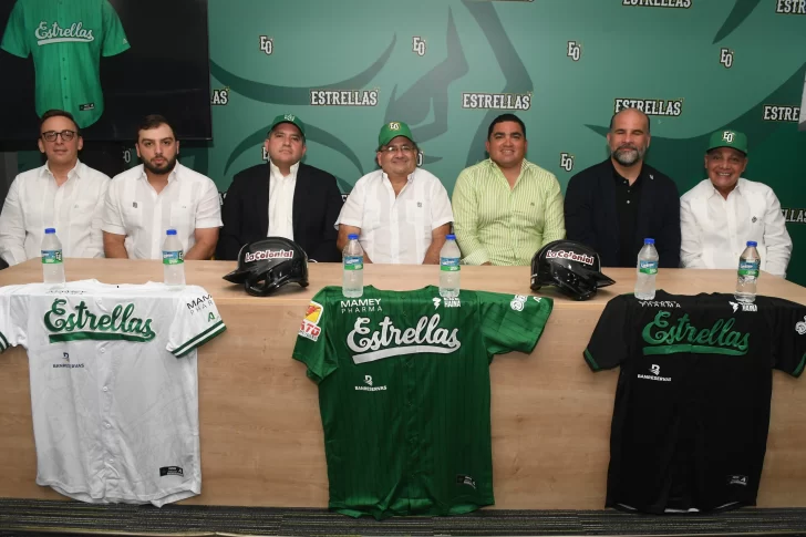 DIRECTIVOS-DE-LAS-ESTRELLAS-EN-CONFERENCIA-DE-PRENSA-728x485