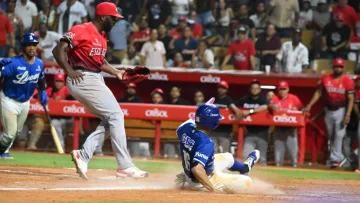 Licey gana con lanzamiento descontrolado Licey gana con lanzamiento descontrolado