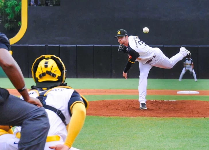 Las Águilas blanquean al Licey 4-0, la primera de la temporada Las Águilas blanquean al Licey 4-0, la primera de la temporada