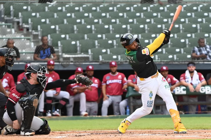 Estrellas Orientales mantienen su paso perfecto con un festival de batazos para un triunfo 9-4 ante los Gigantes Estrellas Orientales mantienen su paso perfecto con un festival de batazos para un triunfo 9-4 ante los Gigantes