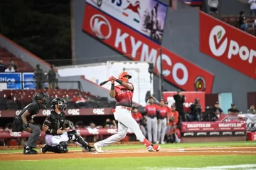 El Escogido ruge otra vez tras la tormenta Melissa al vencer a Gigantes 10-2