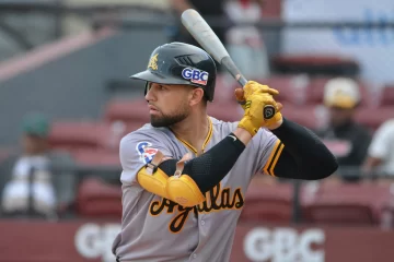 JC Escarra llega este martes y estará en el roster semanal